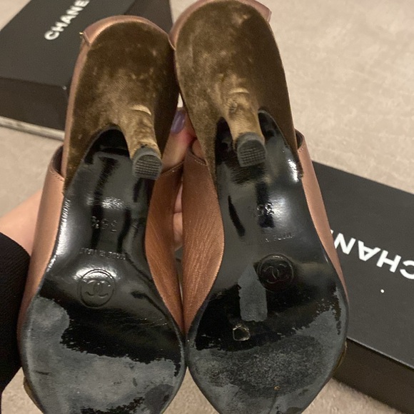 Chanel pumps with suede tip - Picture 9 of 15